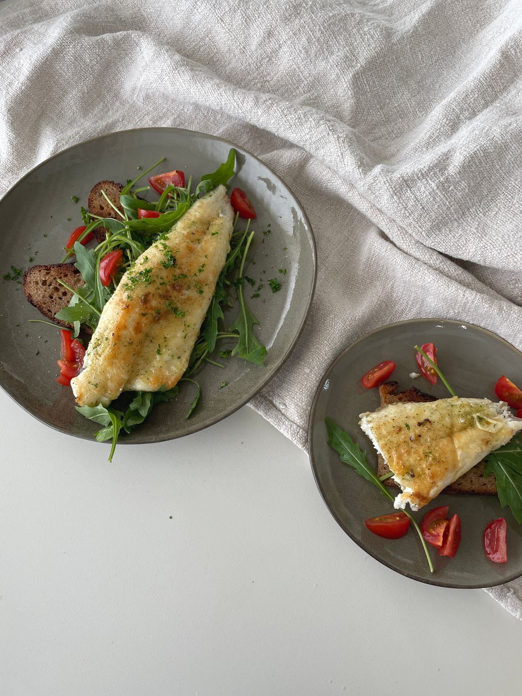 Gebratener Zander auf Schwarzbrot